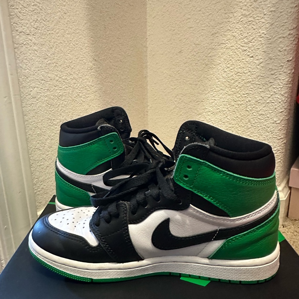 Air Jordan 1 retro high OG, size 5Y